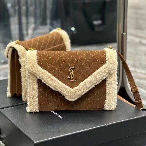 Fashionable Leather Bag for Women for relaxed shoulder carry