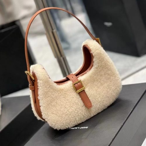 Fashionable Leather Bag for Women for relaxed shoulder carry