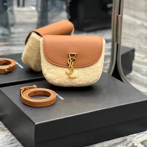 Fashionable Leather Bag for Women for relaxed shoulder carry