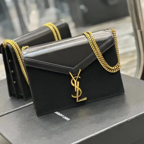 Fashionable Leather Bag for Women for relaxed shoulder carry
