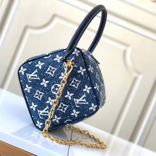 Fashionable leather bag for women