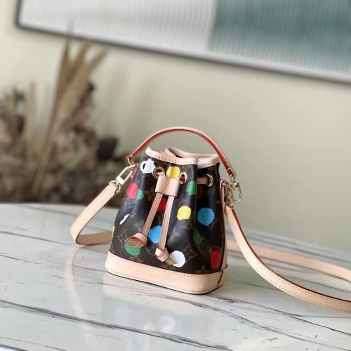 Fashionable leather bag for women