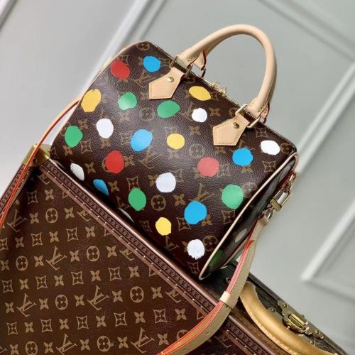 Fashionable leather bag for women