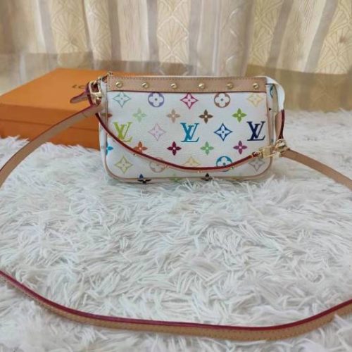Fashionable leather bag for women