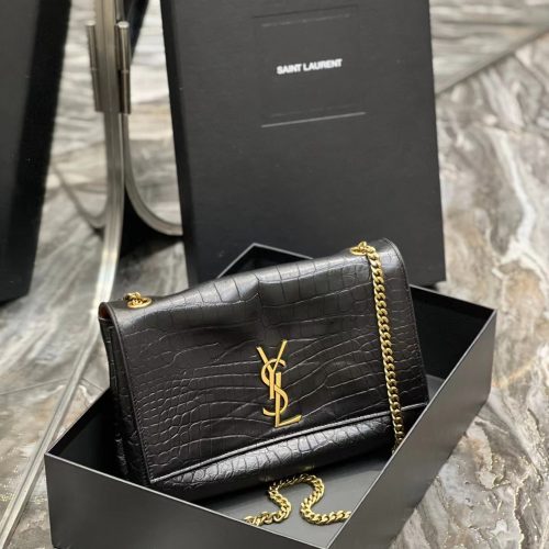 Fashionable Leather Bag for Women for relaxed shoulder carry