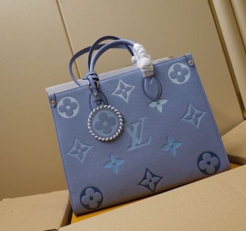 Fashionable leather bag for women