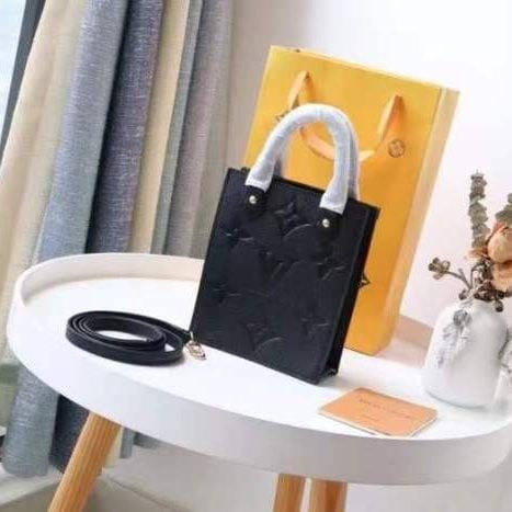 Fashionable leather bag for women