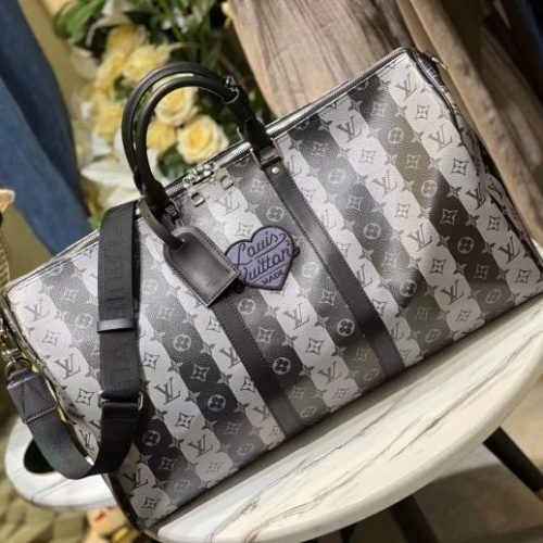 Fashionable leather bag for women