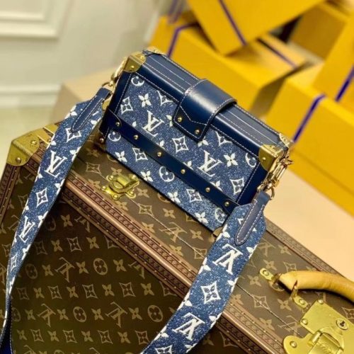 Fashionable leather bag for women