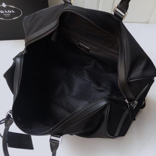 Fashionable leather bag for women