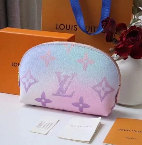 Fashionable leather bag for women