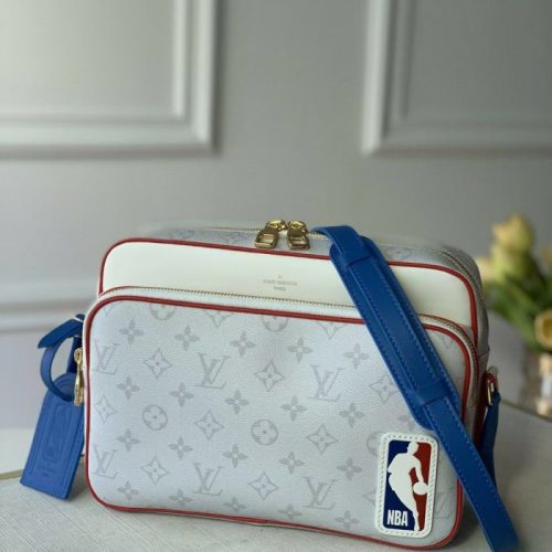 Fashionable leather bag for women