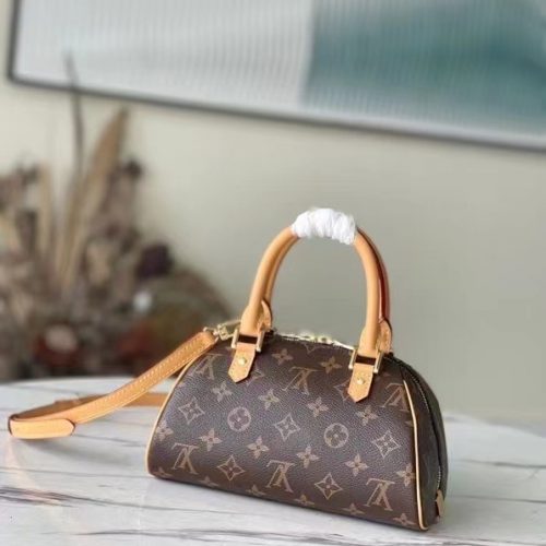 Fashionable leather bag for women