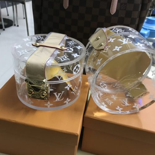 Fashionable leather bag for women