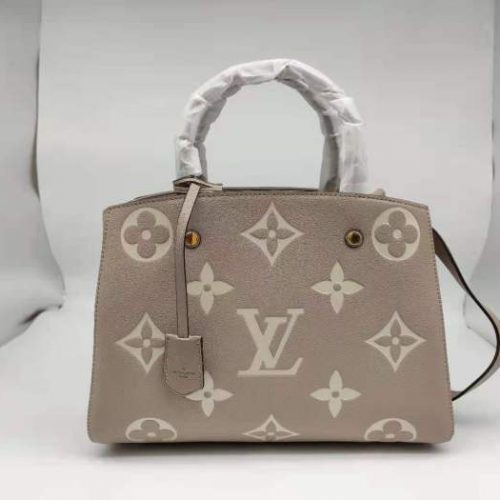 Fashionable leather bag for women