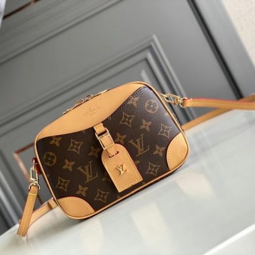 Fashionable leather bag for women