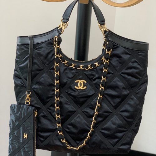 Fashionable leather bag for women