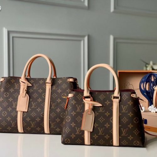 Fashionable leather bag for women