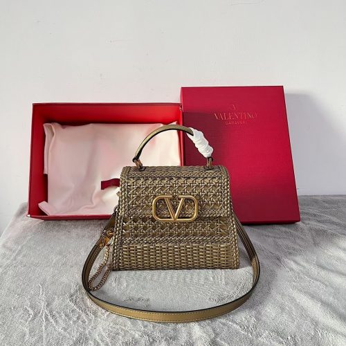 Fashionable leather bag for women
