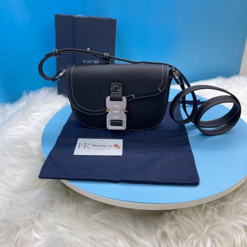 saddle handbag
