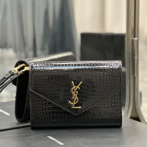 617662 for daily accessory styling