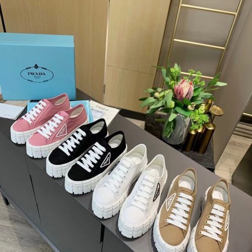 PP sneaker