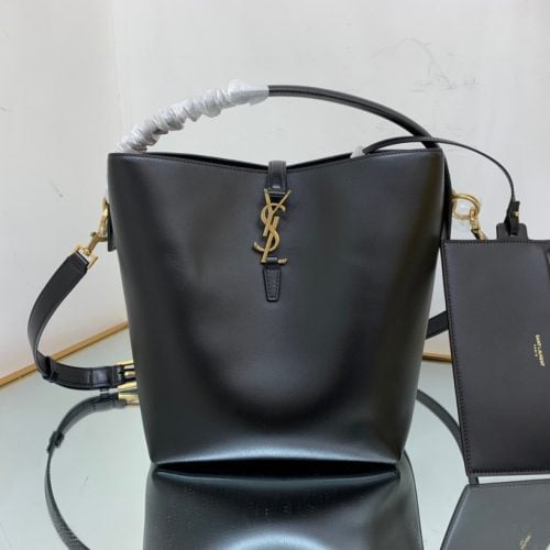 Yy Bucket Bag for relaxed shoulder carry