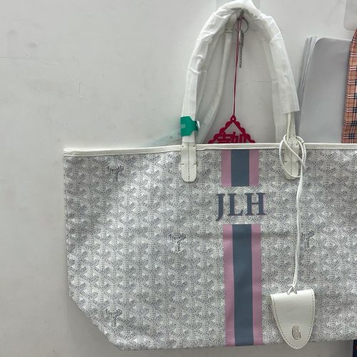 Personalized Everyday Leather Bag for relaxed shoulder carry