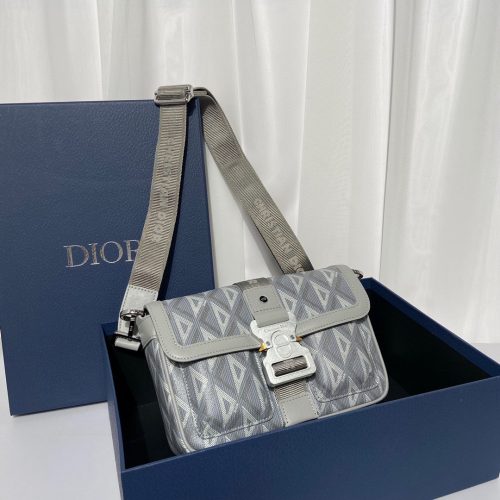 D messenger bag