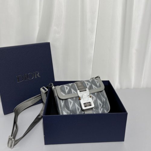 D messenger bag