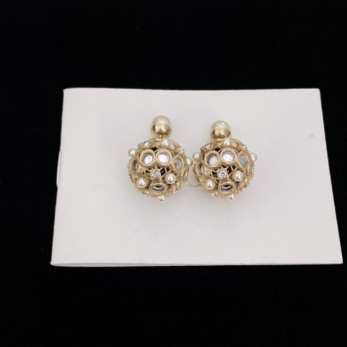 D earring