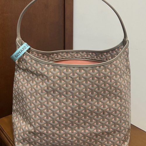 Single Shoulder Bag for relaxed shoulder carry