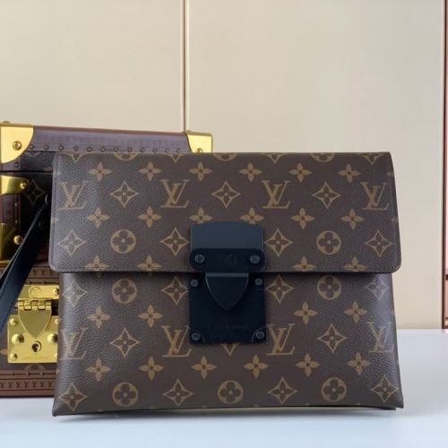LL S-LOCK POCHETTE Handbag