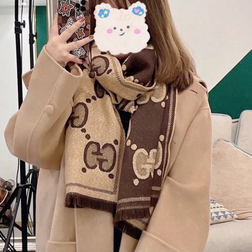 GG scarf
