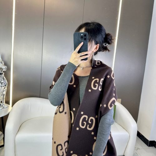 GG scarf