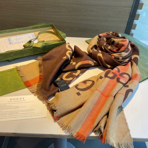 GG scarf