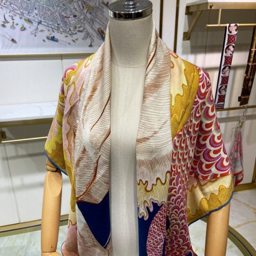 HH scarf
