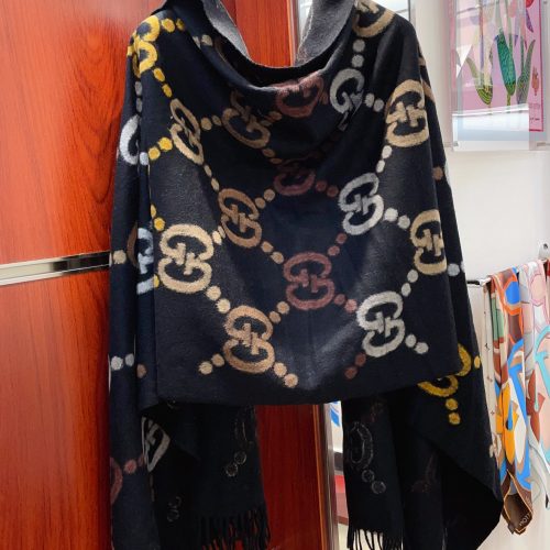 GG scarf