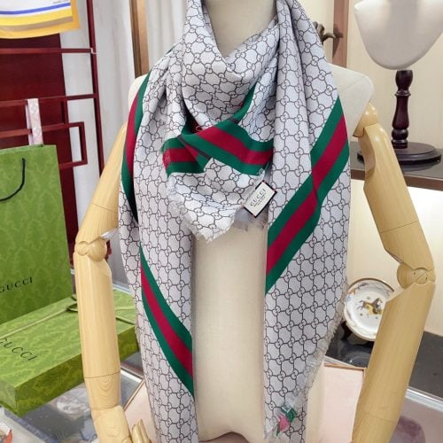 GG scarf