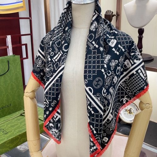 GG scarf
