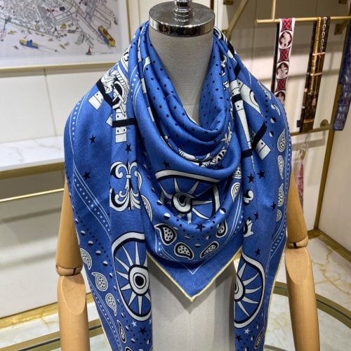 HH scarf
