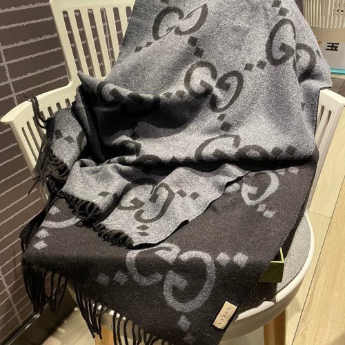 GG scarf
