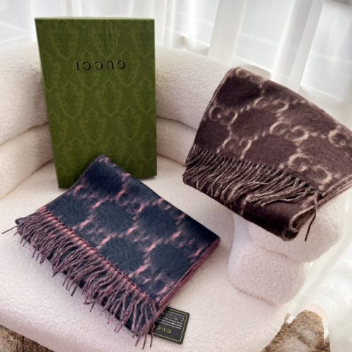 GG scarf