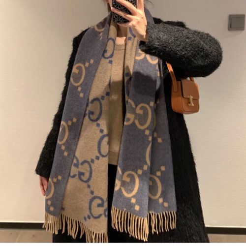 GG scarf