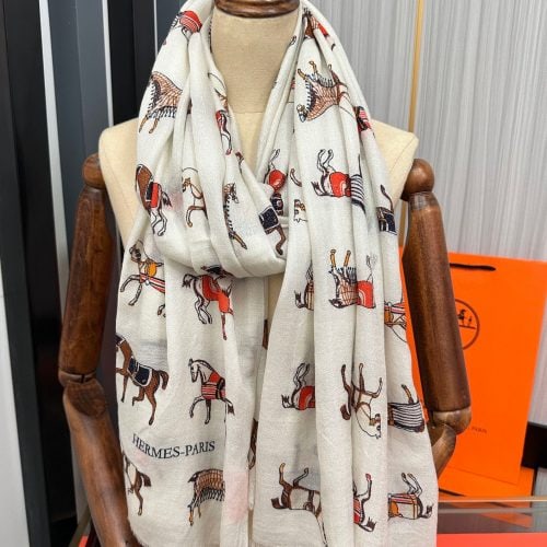 HH scarf