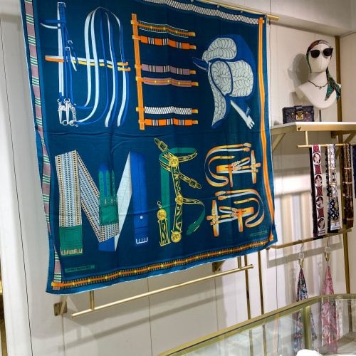 HH scarf