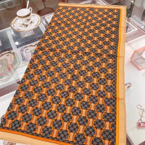 CE scarf