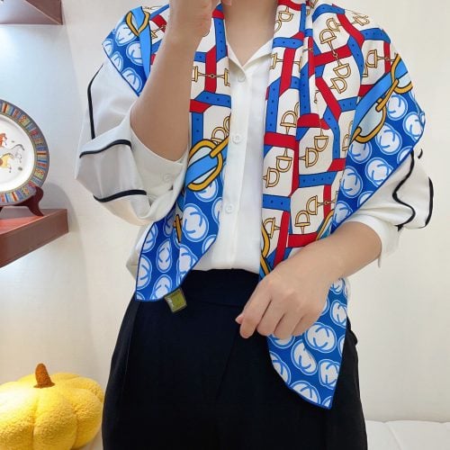 GG scarf