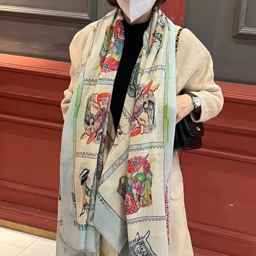 HH scarf