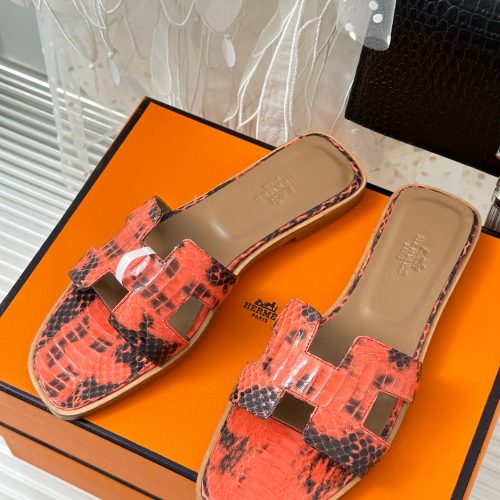 HH slippers